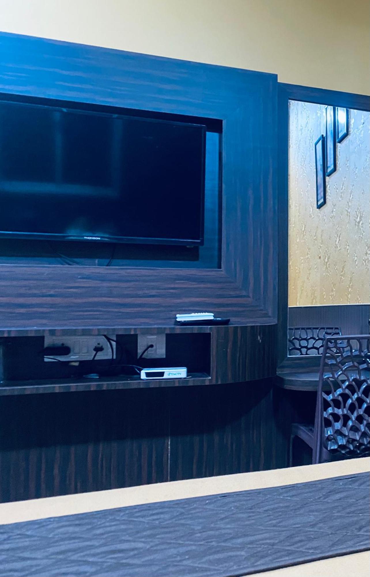 Gsr Residency Hotel Kanchipuram Buitenkant foto